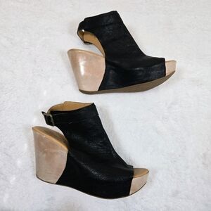 KORK EASE Black Pebble Leather BERIT PLATFORM WEDGE SANDALS Sz 8 M Womens Heels